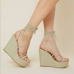 Pastel Green Wedges, size 8, new !